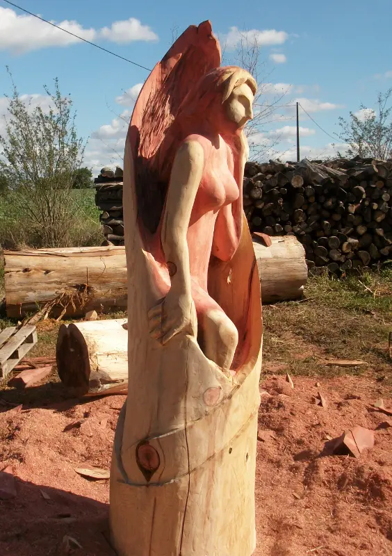 sculpture-bois-tronc-arbre-vendee1.webp