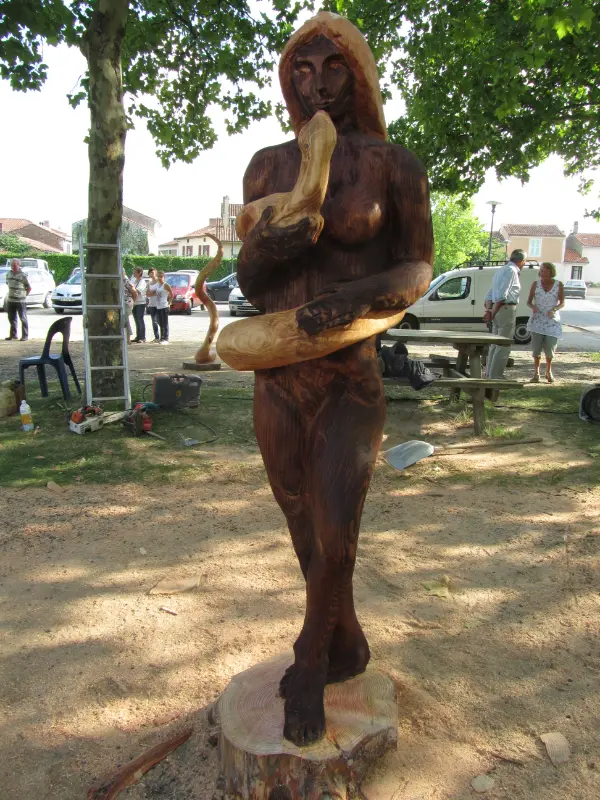 sculpture-bois-tronc-sculpte2.webp