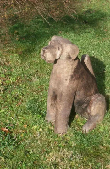 sculpture-bois-tronc-arbre-chien.webp